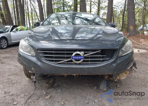 2015 Volvo S60 T5 Premier z USA, uszkodzony, nr VIN YV1612TB2F1307263